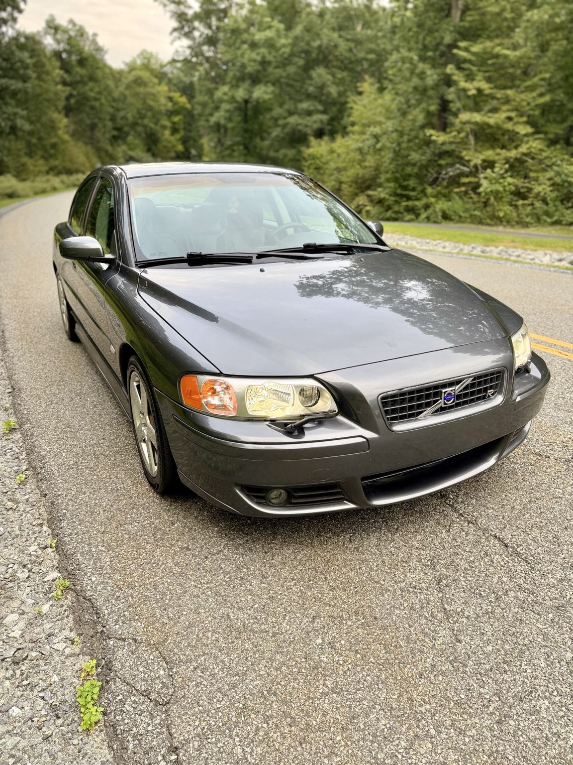 Volvo S60R exterior seller photo 1 of 7